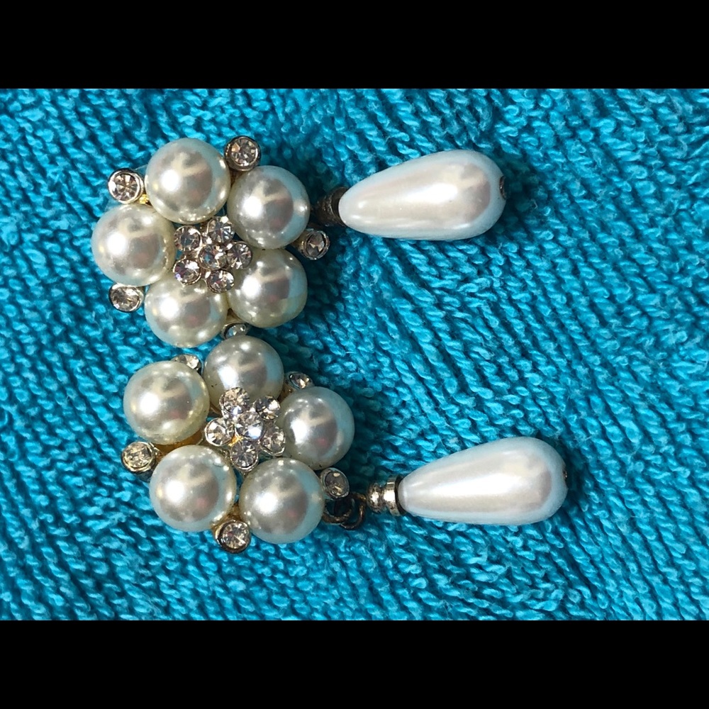 ⭐️ Faux Pearl Dangle Earings